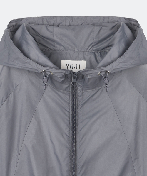 YUJI(ユジ)の「FUTURE AIRLIGHT WINDBREAKER GREY(ナイロンジャケット・レディース・グレー・SMALL/MEDIUM/LARGE)」の9枚目の写真
