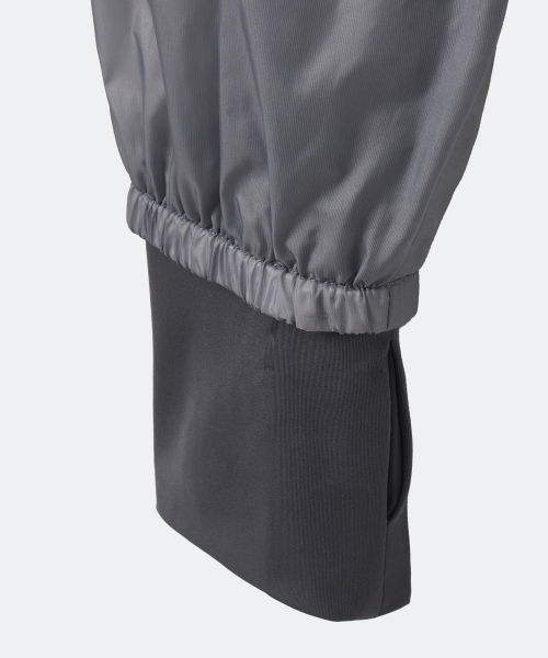 YUJI(ユジ)の「FUTURE AIRLIGHT WINDBREAKER GREY(ナイロンジャケット・レディース・グレー・SMALL/MEDIUM/LARGE)」の11枚目の写真