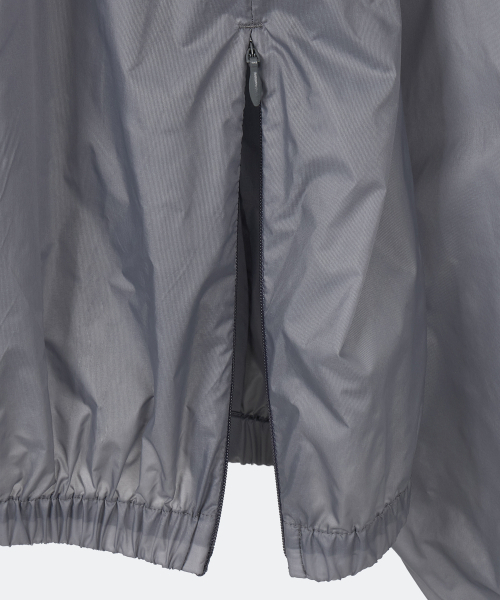 YUJI(ユジ)の「FUTURE AIRLIGHT WINDBREAKER GREY(ナイロンジャケット・レディース・グレー・SMALL/MEDIUM/LARGE)」の12枚目の写真