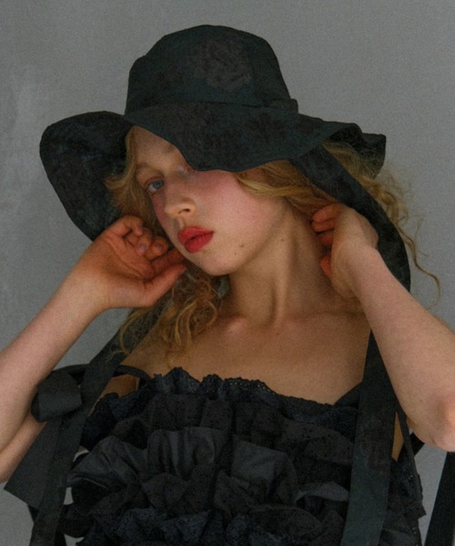 HONEY MI HONEY(ハニーミーハニー)の「flower organdie ribbon bucket hat(ハット・レディース・ブラック/オフホワイト・FREE)」の2枚目の写真