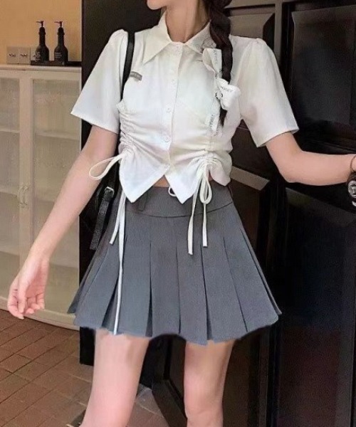 SHEPP(シープ)の「ドロストギャザー半袖クロップドシャツ(シャツ/ブラウス・レディース・ホワイト・S/M)」の2枚目の写真