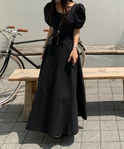 AMAJI(アマジ)の「ラウンドネックパフスリーブウエスト切替ロングワンピース 半袖フレアシルエット(ワンピース・レディース・ピンク/ホワイト/ブラック/イエロー・FREE)」の2枚目の写真