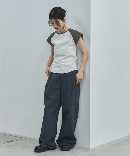 feepur(フェピュール)の「異素材ラグランフレンチTee(Tシャツ/カットソー・レディース・ネイビー/チャコールグレー・MEDIUM)」の4枚目の写真