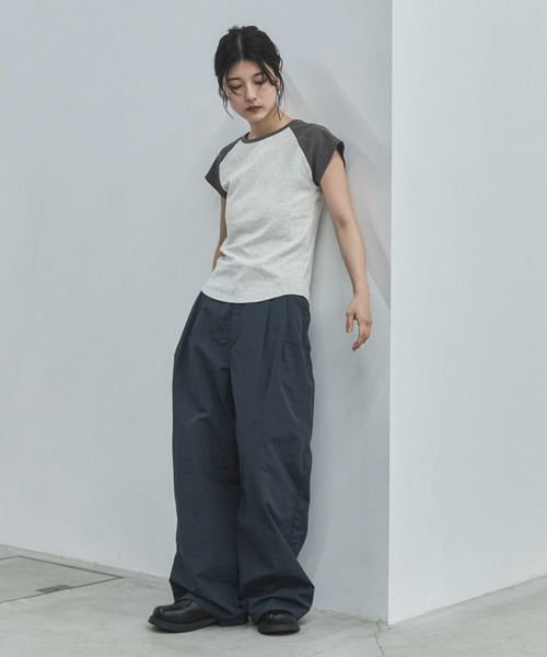 feepur(フェピュール)の「異素材ラグランフレンチTee(Tシャツ/カットソー・レディース・ネイビー/チャコールグレー・MEDIUM)」の7枚目の写真