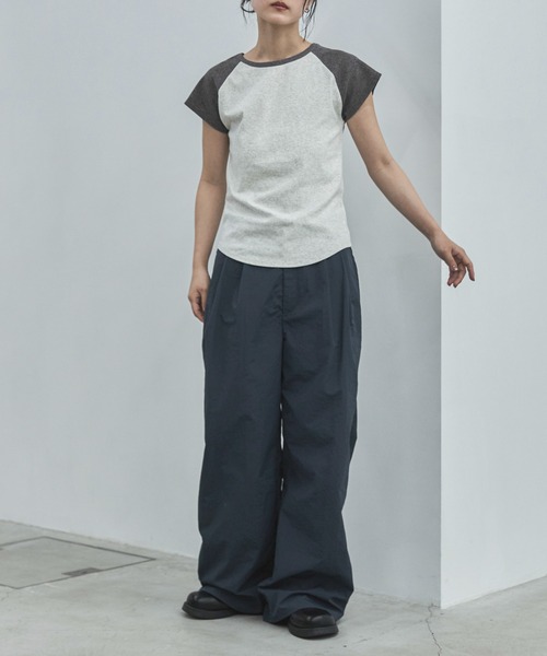 feepur(フェピュール)の「異素材ラグランフレンチTee(Tシャツ/カットソー・レディース・ネイビー/チャコールグレー・MEDIUM)」の3枚目の写真