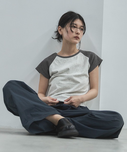 feepur(フェピュール)の「異素材ラグランフレンチTee(Tシャツ/カットソー・レディース・ネイビー/チャコールグレー・MEDIUM)」の8枚目の写真