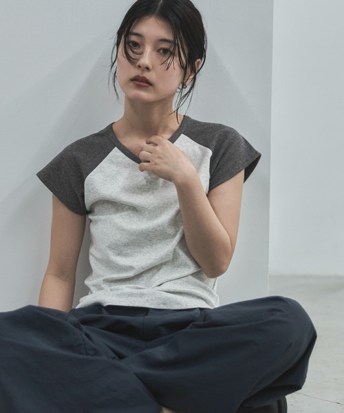 feepur(フェピュール)の「異素材ラグランフレンチTee(Tシャツ/カットソー・レディース・ネイビー/チャコールグレー・MEDIUM)」の16枚目の写真