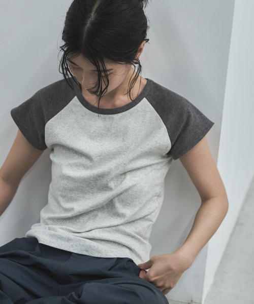 feepur(フェピュール)の「異素材ラグランフレンチTee(Tシャツ/カットソー・レディース・ネイビー/チャコールグレー・MEDIUM)」の17枚目の写真