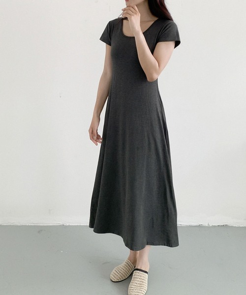 LOWO(ロワ)の「背中開きバックリボン半袖フレアロングワンピース(ワンピース・レディース・チャコールグレー/ブラック・FREE)」の8枚目の写真