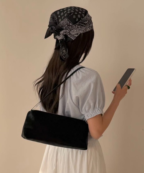 LETee(レティー)の「コンパクトで上品見え!どんなコーデにも馴染むミニマルショルダーバッグ(ショルダーバッグ・レディース・ブルー/アイボリー/ブラック/ピンク/ブラウン・FREE)」の13枚目の写真