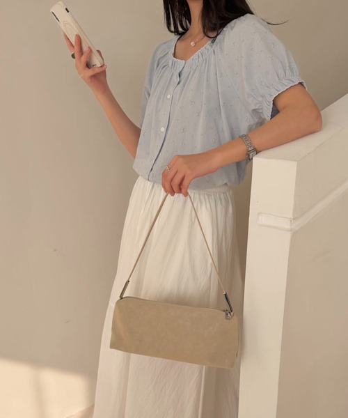 LETee(レティー)の「コンパクトで上品見え!どんなコーデにも馴染むミニマルショルダーバッグ(ショルダーバッグ・レディース・ブルー/アイボリー/ブラック/ピンク/ブラウン・FREE)」の6枚目の写真