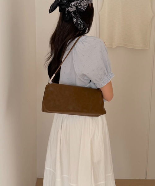 LETee(レティー)の「コンパクトで上品見え!どんなコーデにも馴染むミニマルショルダーバッグ(ショルダーバッグ・レディース・ブルー/アイボリー/ブラック/ピンク/ブラウン・FREE)」の21枚目の写真