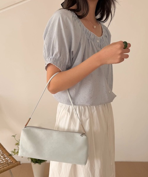 LETee(レティー)の「コンパクトで上品見え!どんなコーデにも馴染むミニマルショルダーバッグ(ショルダーバッグ・レディース・ブルー/アイボリー/ブラック/ピンク/ブラウン・FREE)」の18枚目の写真