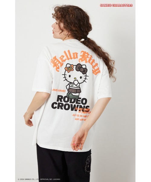 RODEO CROWNS WIDE BOWL(ロデオクラウンズワイドボウル)の「(サンリオキャラクターズ) パターンモチーフTシャツ(Tシャツ/カットソー・レディース・ブラウン/ブラック/ライトブルー/オフホワイト・MEDIUM/LARGE)」の2枚目の写真