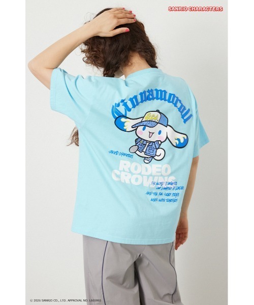 RODEO CROWNS WIDE BOWL(ロデオクラウンズワイドボウル)の「(サンリオキャラクターズ) パターンモチーフTシャツ(Tシャツ/カットソー・レディース・ブラウン/ブラック/ライトブルー/オフホワイト・MEDIUM/LARGE)」の4枚目の写真
