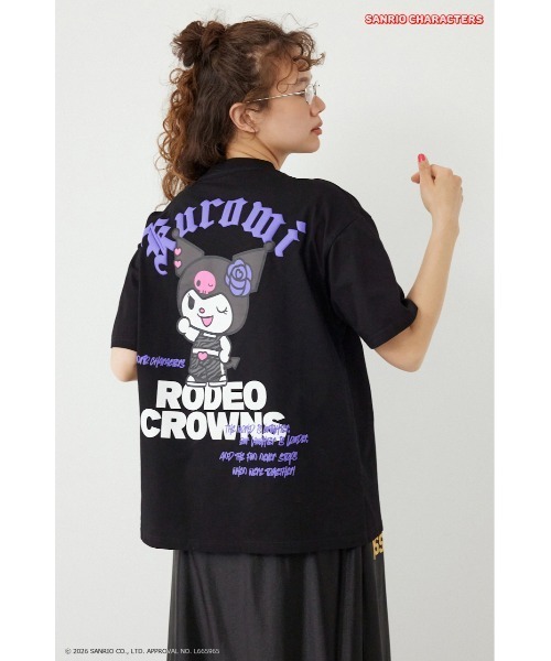 RODEO CROWNS WIDE BOWL(ロデオクラウンズワイドボウル)の「(サンリオキャラクターズ) パターンモチーフTシャツ(Tシャツ/カットソー・レディース・ブラウン/ブラック/ライトブルー/オフホワイト・MEDIUM/LARGE)」の1枚目の写真