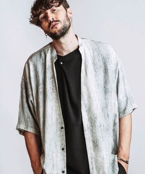 NO ID.(ノーアイディ)の「【NO ID.】Half Sleeve V-Neck BIG Shirt / ハーフスリーブ Vネック ビッグ シャツ(シャツ/ブラウス・メンズ・ホワイト/グレー/ブラック・ONE SIZE)」の2枚目の写真