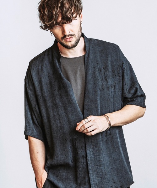 NO ID. Half Sleeve V‑Neck BIG Shirt — большая рубашка с V‑образным вырезом и коротким рукавом