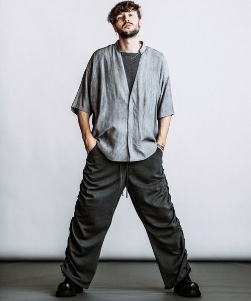 NO ID.(ノーアイディ)の「【NO ID.】Half Sleeve V-Neck BIG Shirt / ハーフスリーブ Vネック ビッグ シャツ(シャツ/ブラウス・メンズ・ホワイト/グレー/ブラック・ONE SIZE)」の4枚目の写真