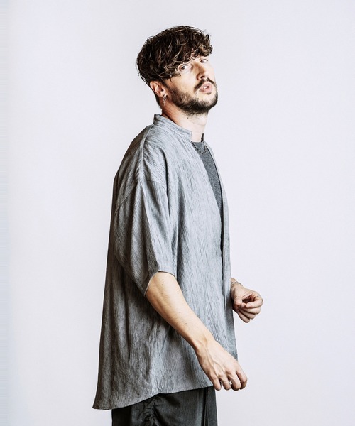 NO ID.(ノーアイディ)の「【NO ID.】Half Sleeve V-Neck BIG Shirt / ハーフスリーブ Vネック ビッグ シャツ(シャツ/ブラウス・メンズ・ホワイト/グレー/ブラック・ONE SIZE)」の8枚目の写真