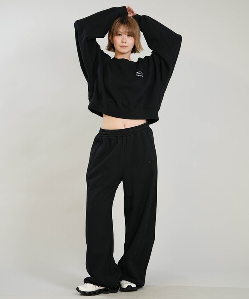 NEW ERA(ニューエラ)の「NEW ERA/ニューエラ スウェット クロップド丈 CROPPED SWEAT CREW NECK 15129273/15129274(パーカー・レディース・ブラック/ライトグレー・M/S)」の5枚目の写真