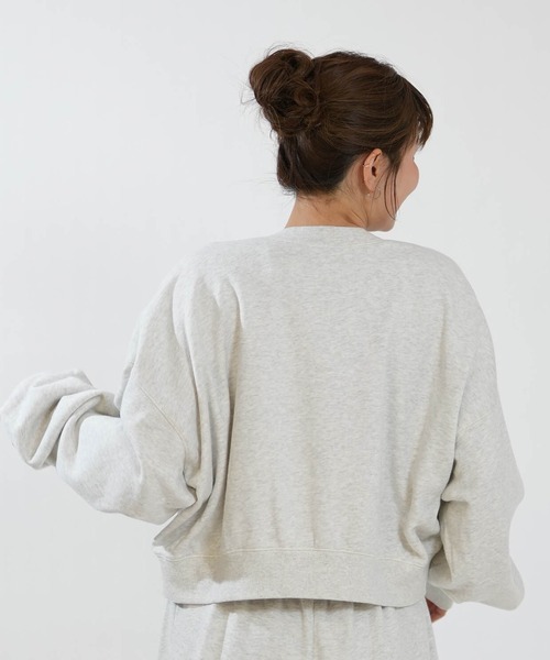 NEW ERA(ニューエラ)の「NEW ERA/ニューエラ スウェット クロップド丈 CROPPED SWEAT CREW NECK 15129273/15129274(パーカー・レディース・ブラック/ライトグレー・M/S)」の11枚目の写真