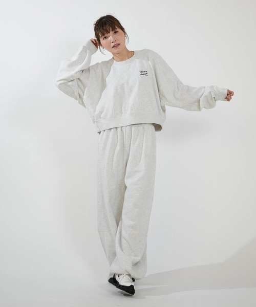 NEW ERA(ニューエラ)の「NEW ERA/ニューエラ スウェット クロップド丈 CROPPED SWEAT CREW NECK 15129273/15129274(パーカー・レディース・ブラック/ライトグレー・M/S)」の12枚目の写真