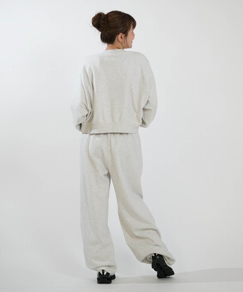 NEW ERA(ニューエラ)の「NEW ERA/ニューエラ スウェット クロップド丈 CROPPED SWEAT CREW NECK 15129273/15129274(パーカー・レディース・ブラック/ライトグレー・M/S)」の13枚目の写真