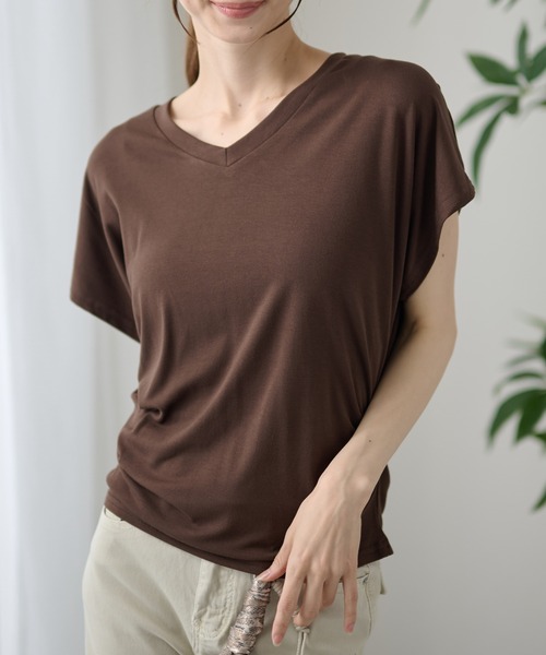 DAYRA(デイラ)の「Vネック サイド ギャザー 半袖 カットソー(Tシャツ/カットソー・レディース・ホワイト/ライトブルー/ブラック/ブラウン/グレー/ライトピンク・FREE)」の4枚目の写真