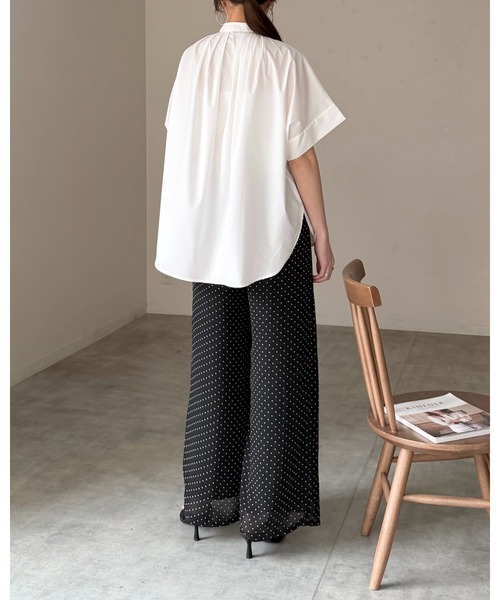 She's Closet(シーズクローゼット)の「半袖 ドルマンスリーブ オーバーサイズ タック ビッグシャツ(シャツ/ブラウス・レディース・ホワイト/ブラック/ベージュ/ホワイト系その他/チャコールグレー/ブルー・FREE)」の21枚目の写真