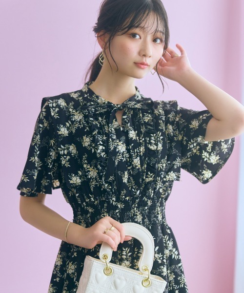 marun(マルン)の「【新色追加】<大きいサイズ>リボン付花柄フリルワンピース marun(ワンピース・レディース・ピンク系/ブラック/アイボリー・L/4L/3L/LL/5L)」の4枚目の写真