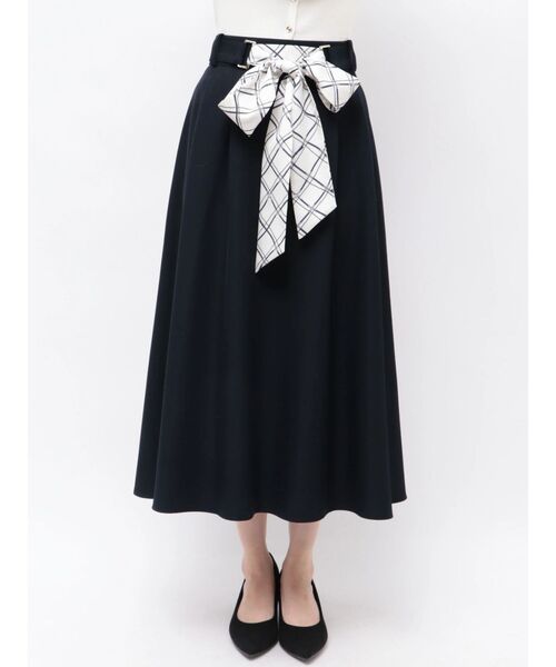 TONAL(トーナル)の「フロントリボンフレアスカート(スカート・レディース・ブラウン/ネイビー・SMALL/MEDIUM)」の13枚目の写真