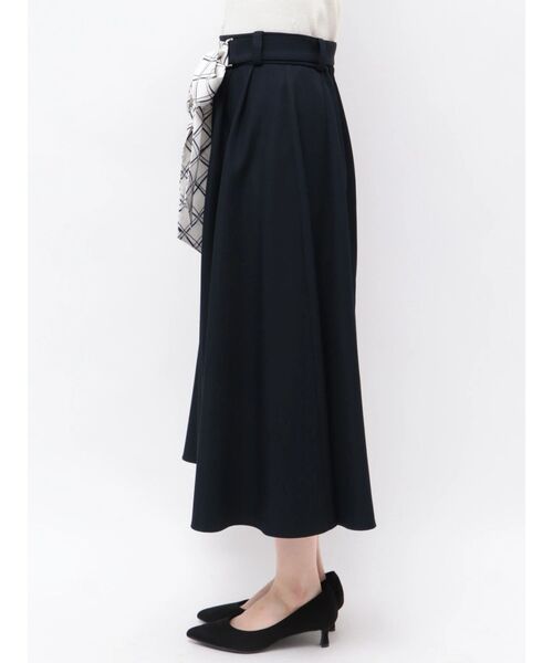 TONAL(トーナル)の「フロントリボンフレアスカート(スカート・レディース・ブラウン/ネイビー・SMALL/MEDIUM)」の14枚目の写真