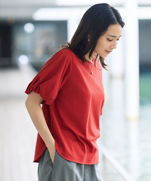自由区（ジユウク）の「エンボスジャージー プルオーバー（Tシャツ/カットソー・レディース・ベージュ系/レッド系/アイボリー系/グレー系・38/40）」の5枚目の写真