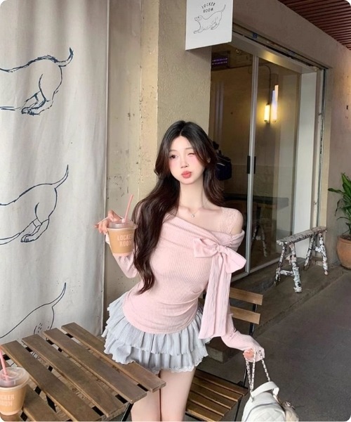 I.O.E(アイオイ)の「【韓国ファッション】リボンオフショルダー リブニットトップス(Tシャツ/カットソー・レディース・ピンク/アイボリー・FREE)」の12枚目の写真