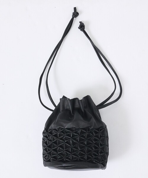 YArKA(ヤーカ)の「【YArKA/ヤーカ】 スモッキング巾着8角形型底バッグ/本革/巾着(トートバッグ・レディース・ブラック・フリー)」の6枚目の写真