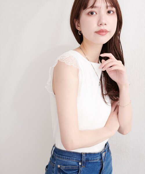natural couture(ナチュラルクチュール)の「フラワーレースノースリニット(ニット/セーター・レディース・グレー/ブラック/オフホワイト/サックスブルー/ピンクベージュ・FREE)」の7枚目の写真