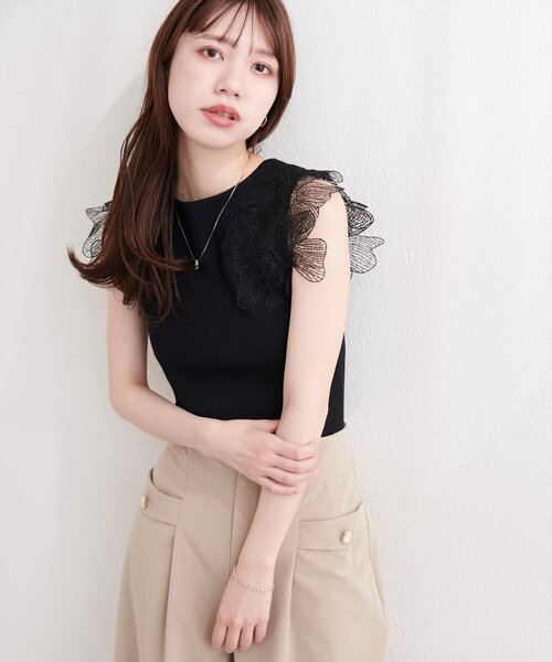 natural couture(ナチュラルクチュール)の「フラワーレースノースリニット(ニット/セーター・レディース・グレー/ブラック/オフホワイト/サックスブルー/ピンクベージュ・FREE)」の18枚目の写真