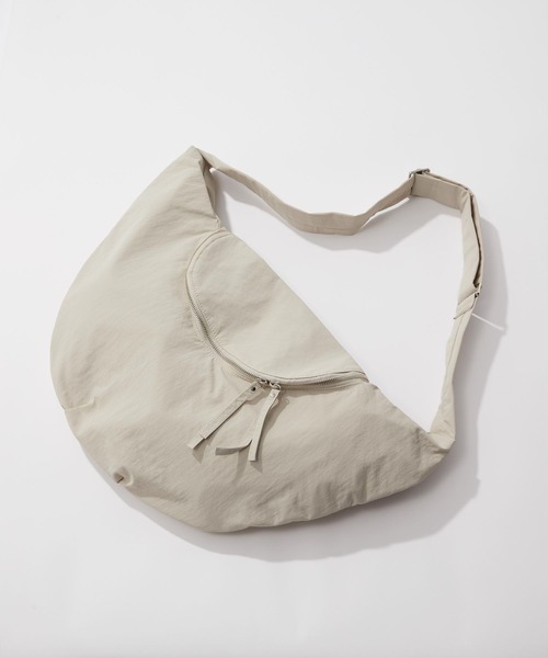 RAGEBLUE(レイジブルー)の「ARCH ZIP ROUND SHOULDER BAG/アーチZIPラウンドショルダーバッグ(ショルダーバッグ・メンズ・その他14/ブラック・FREE)」の2枚目の写真