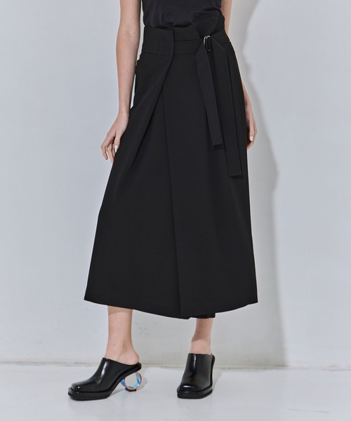 UJOH（ウジョー）の「【UJOH/ウジョー】別注 Wrap Culottes（スラックス・レディース・グレー/ブラック・3/2）」の2枚目の写真