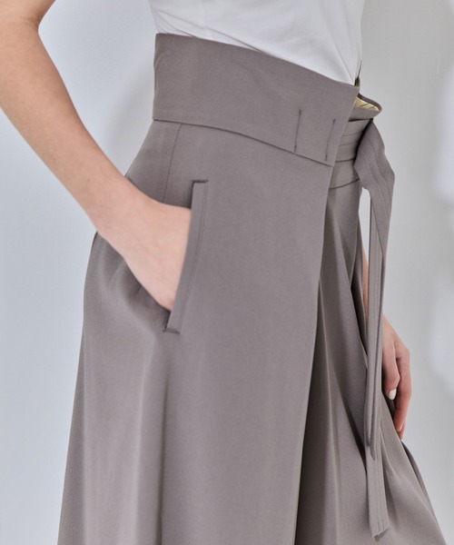 UJOH（ウジョー）の「【UJOH/ウジョー】別注 Wrap Culottes（スラックス・レディース・グレー/ブラック・3/2）」の6枚目の写真