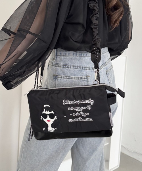 HAPPY FACE（ハッピーフェイス）の「ＥＭＭＡクシュクシュ新刺?ショルダーＢＫ（ショルダーバッグ・レディース・ブラック・ONE SIZE）」の2枚目の写真