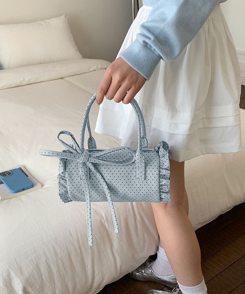 HOOK(フック)の「HOOK for girls ドット × フリル × リボン 円筒型ミニボストンハンドバッグ(ボストンバッグ・レディース・ライトベージュ/ネイビー/ブルー・FREE)」の3枚目の写真