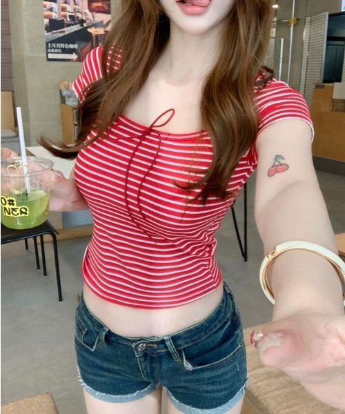 semuse(セミューズ)の「ボーダー柄スクエアネックTシャツ(Tシャツ/カットソー・レディース・ホワイト/ブラック/レッド・FREE)」の12枚目の写真