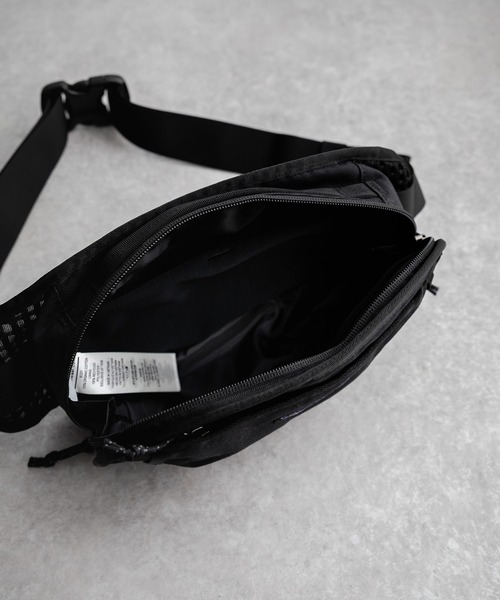 patagonia（パタゴニア）の「Patagonia FIELDSMITH HIP PACK ワンポイントロゴウエストポーチボディショルダー2WAYバッグ（ボディバッグ/ウエストポーチ・メンズ・ブラック/ブルー・FREE）」の13枚目の写真