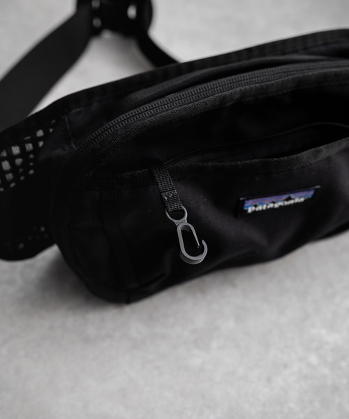 patagonia（パタゴニア）の「Patagonia FIELDSMITH HIP PACK ワンポイントロゴウエストポーチボディショルダー2WAYバッグ（ボディバッグ/ウエストポーチ・メンズ・ブラック/ブルー・FREE）」の5枚目の写真