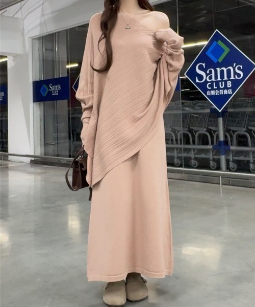 AMAJI(アマジ)の「ワンショルダー 長袖ニットトップス × ロングスカート セットアップ(セットアップ・レディース・ホワイト/ブラック/グレー/ライトピンク・FREE)」の6枚目の写真