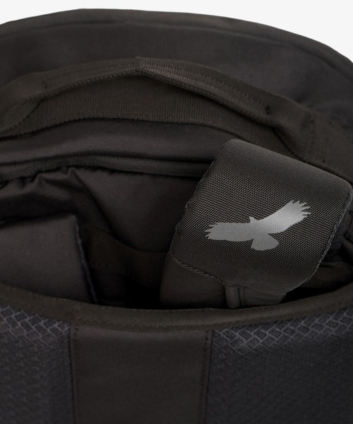 EagleCreek(イーグルクリーク)の「EagleCreek/イーグルクリーク ツアーライト トラベルパック 38L(バックパック/リュック・メンズ・ブラック/グリーン・FREE)」の8枚目の写真