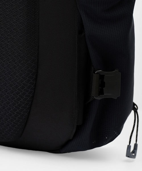 EagleCreek(イーグルクリーク)の「EagleCreek/イーグルクリーク ツアーライト トラベルパック 38L(バックパック/リュック・メンズ・ブラック/グリーン・FREE)」の10枚目の写真