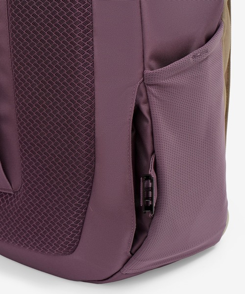 EagleCreek(イーグルクリーク)の「EagleCreek/イーグルクリーク ツアーライト トラベルパック 38L(バックパック/リュック・メンズ・ブラック/グリーン・FREE)」の18枚目の写真